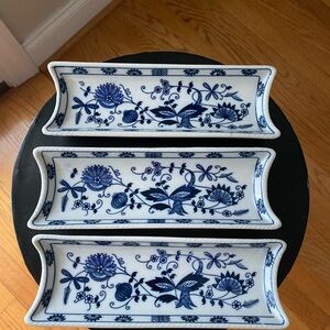 Vintage 3 Vienna Woods Blue Onion Porcelain Corn Cob Holders Seymour Mann